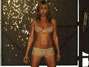 Jennifer Aniston aparece apenas de lingerie e com o corpo todo molhado em uma cena de strip no trailer de We're the Millers, comédia prevista para chegar ao Brasil em setembro deste ano. Foto: Reprodução