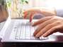 Em bancos virtuais, todas as transações são realizadas por meio de internet ou celular Foto: Shutterstock