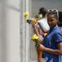 Michelle Obama e as filhas visitam o memorial do Holocausto.