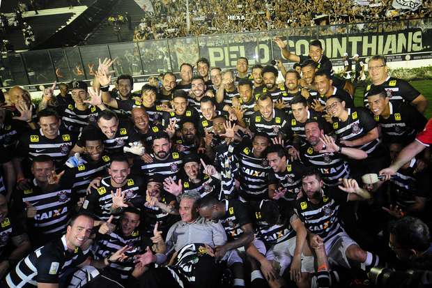 É hexa! Corinthians empata com o Vasco no caldeirão de São Januário e é campeão brasileiro de 2015 Foto: EFE