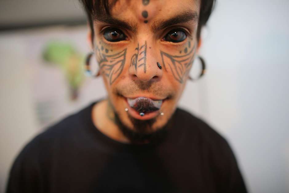 Fãs de tatuagem mostram transformações corporais em evento Moda e Beleza Notícias Portal Fãs de tatuagem mostram transformações corporais em evento Moda e Beleza Notícias Portal