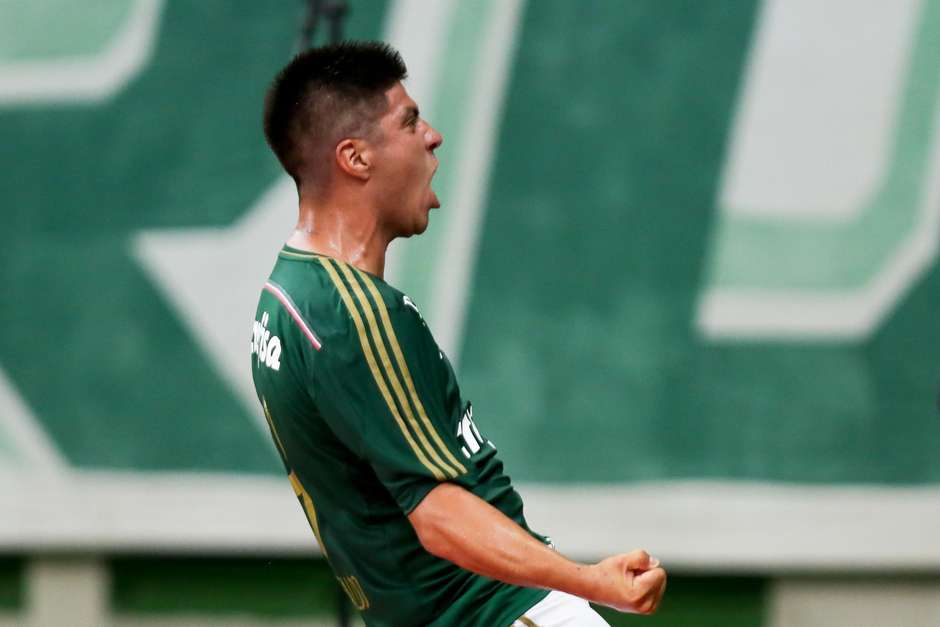 Após gol, Cristaldo prevê “briga boa” por vaga e exalta Gabriel Jesus