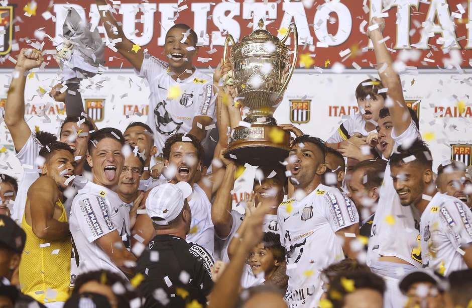 Santos foi campeão paulista pela 21ª vez na história - mesmo número do São Paulo Foto: Andre Penner / AP