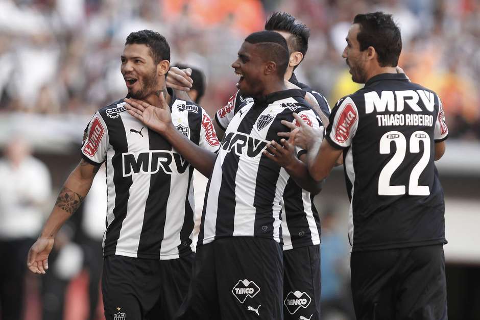 Zagueiro Jemerson fez dois gols e liderou a vitória mineira por 4 a 1 Foto: Adalberto Marques/Agif / Gazeta Press