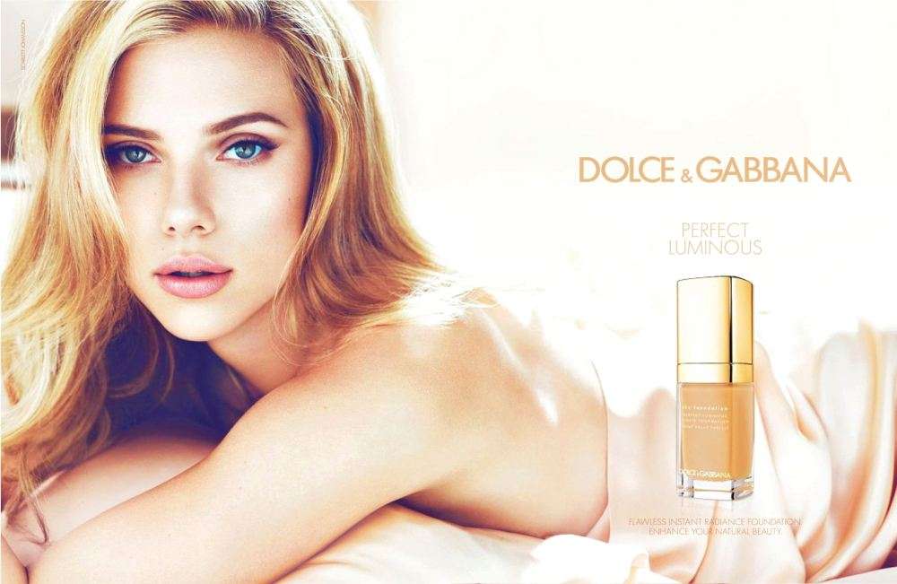 A atriz Scarlett Johansson divulga linha de maquiagem Perfectly Luminous Foto: Divulgação
