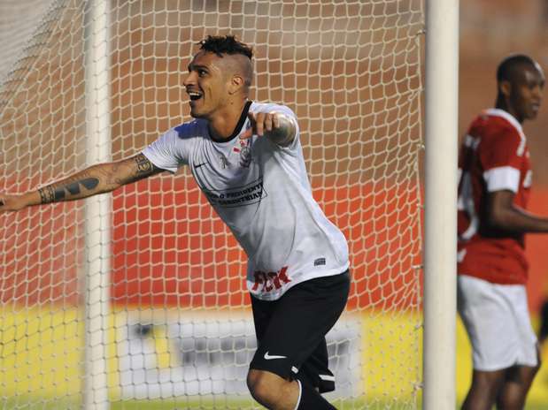 Guerrero fez o gol da vitória do Corinthians contra o Inter Foto: Edu Andrade / Gazeta Press