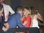 Paris Hilton e namorado trocam beijos no festival de Cannes