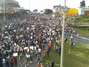 Professores e outros manifestantes protestam no entorno do Mineirão