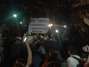 PMs se sentam com ativistas durante protesto e são aplaudidos em SP
