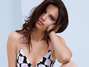 Adriana Lima aparece de lingerie em novas fotos da VS