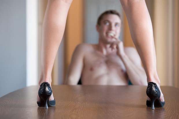 Dança particular: elas sonham em fazer strip-tease, porque se sentem atraentes com a situação e a ereção dos parceiros mostra que estão no controle Foto: Getty Images