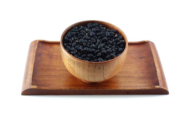 1. Feijão preto - Esse é o primeiro alimento da lista dos mais poderosos aliados do emagrecimento, segundo o site Health. Uma xícara desse grão possui cerca de 15 g de proteína. No entanto, não apresenta gordura saturada como outras fontes de proteína como carne vermelha, por exemplo Foto: Getty Images