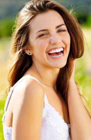 Sorriso movimenta boa parte da musculatura do rosto, melhora a elasticidade da pele e ainda ajuda a retardar o envelhecimento cutâneo Foto: Shutterstock Sorriso movimenta boa parte da musculatura do rosto, melhora a elasticidade da pele e ainda ajuda a retardar o envelhecimento cutâneo Foto: Shutterstock