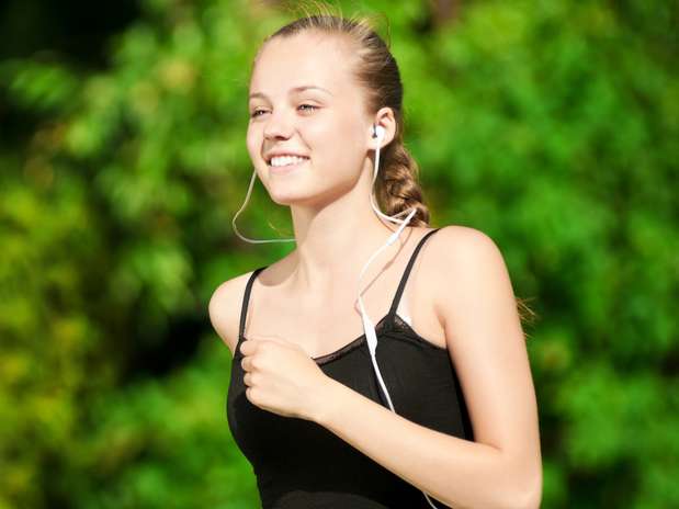Apesar de oferecer inúmeros benefícios para o corpo, a corrida, quando praticada em excesso, pode trazer consequências negativas à pele Foto: Shutterstock Apesar de oferecer inúmeros benefícios para o corpo, a corrida, quando praticada em excesso, pode trazer consequências negativas à pele Foto: Shutterstock