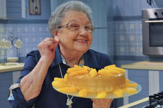 O formato novo conta com alguns diferenciais. Palmirinha começa contando uma história que tenha relação com a receita que será feita no dia Foto: Divulgação
