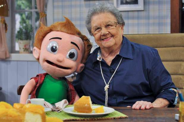 O nome do primeiro episódio é “Um sonho realizado” e faz menção aos sonhos que Palmirinha preparou para arrecadar dinheiro e comprar o uniforme das filhas, quando estudavam em horários diferentes e partilhavam o mesmo blusão Foto: Divulgação