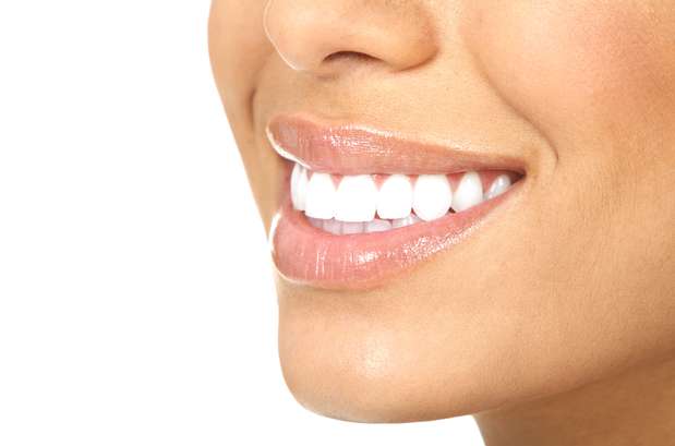 Beijar é bom para os dentes: pode parecer um pouco nojento, mas o beijo estimula a produção de saliva, que elimina as bactérias prejudiciais dos dentes e reduz o acúmulo da placa bacteriana Foto: Getty Images
