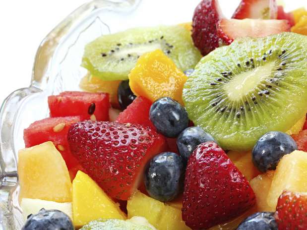 Algumas frutas frescas, além de ricas em nutrientes, podem ajudar a prevenir doenças Foto: Getty Images