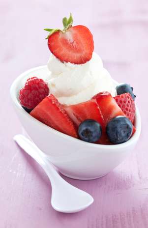 O frozen iogurte pode ser uma sobremesa bastante saudável, desde que você tome certos cuidados na hora de escolher os complementos Foto: Getty Images