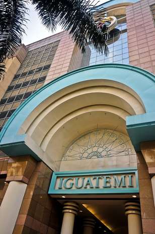 São Paulo, Brasil: se há algo que não falta em São Paulo são shoppings center, lojas, e opções de compras em geral. A rua Oscar Freire, no bairro dos Jardins, é conhecida por ser o centro de compras de luxo, com marcas como Christian Dior, Armani, Bulgari e Marc Jacobs. Entre os mais de 200 shoppings de São Paulo, existem opções para todos os gostos. Podem ser aqueles tradicionais, muito frequentados pelos paulistanos, como o Shopping Iguatemi, o Shopping Ibirapuera ou os novos Cidade Jardim e JK Iguatemi, ambos com muito luxo e modernidade e grifes de alta moda. Para um público mais alternativo, a Galeria Ouro Fino e suas mais de 100 lojas na rua Augusta é o lugar indicado Foto: Divulgação