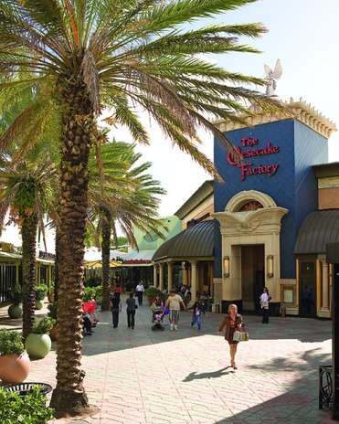 Miami, Estados Unidos: Ball Harbor Mall, com lojas como Prada, Hermès ou Tiffany, entre muitas outras, é um exclusivo shopping no norte de Miami. Para aqueles em busca de verdadeiras pechinchas, o Dolphin  Mall, próximo ao Aeroporto Internacional da cidade, é um dos mais populares, com mais de 200 lojas e restaurantes. Já perto da Disney, os outlets de Orlando contam com mais de 100 marcas e  descontos que chegam a 50% Foto: Divulgação