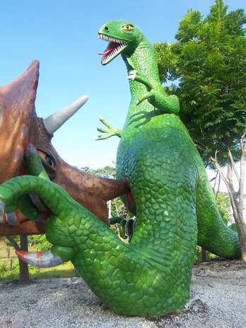 Hacienda Nápoles, Colômbia: antiga propriedade do famoso traficante colombiano Pablo Escobar, a Hacienda Nápoles foi transformada em atração turística. Na chegada, os visitantes passam pelo avião usado quando Escobar levou seu primeiro carregamento de cocaína para os Estados Unido, para chegar em seguida à impressionante mansão do traficante, além de seu zoológico, com hipopótamos e girafas, entre outros animais Foto: Divulgação