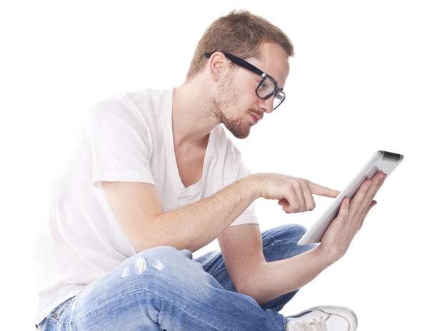 Podem ser mais tolerantes: a maioria dos nerds não acompanha o estilo de vida e os padrões sociais – o que é julgado por algumas pessoas. Por isso mesmo, são interessados em vários assuntos, hobbies e culturas, o que os tornam mais tolerantes e abertos para aceitar as diferenças. Sem dúvida, eles são menos críticos e gostam das pessoas do jeito que elas são Foto: Getty Images Podem ser mais tolerantes: a maioria dos nerds não acompanha o estilo de vida e os padrões sociais – o que é julgado por algumas pessoas. Por isso mesmo, são interessados em vários assuntos, hobbies e culturas, o que os tornam mais tolerantes e abertos para aceitar as diferenças. Sem dúvida, eles são menos críticos e gostam das pessoas do jeito que elas são Foto: Getty Images