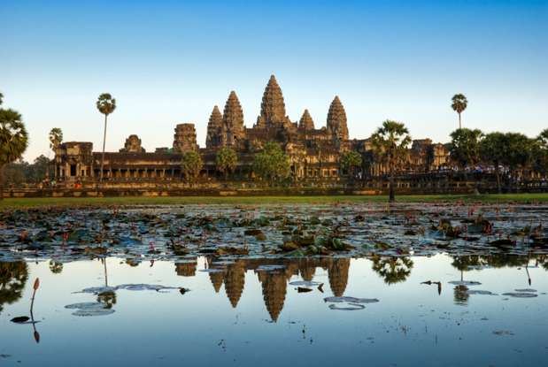 Angkor Wat, Cambódia: uma ótima oportunidade para ver os templos presentes no local, além de um bonito pôr-do-sol de um dos maiores complexos religiosos do mundo Foto: Getty Images