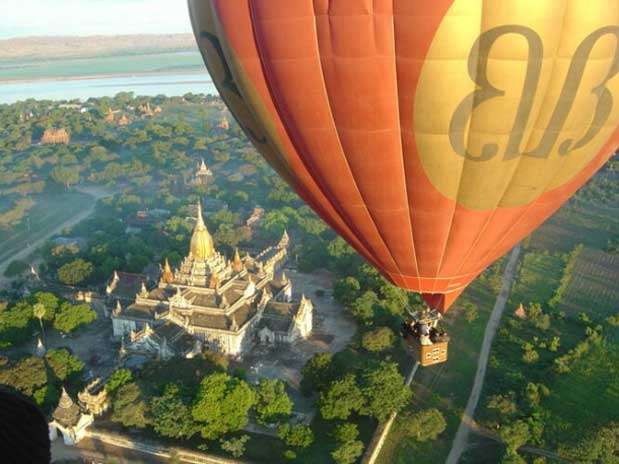 Bagan, Myanmar (Burma): para desfrutar das melhores paisagens de Bagan, o melhor lugar é o céu. Os voos geralmente partem no pôr ou no nascer do sol, e levam cerca de uma hora. Algumas operadoras turísticas incluem o passeio de balão em seus roteiros, ou o turista pode agendar diretamente com a empresa Balloons Over Bagan Foto: Divulgação