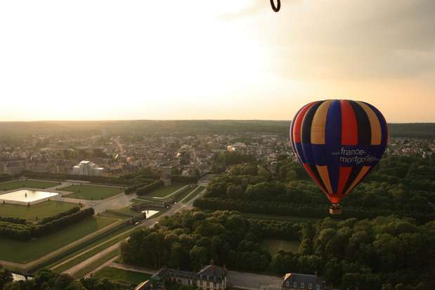 Loire Valley, França: este passeio oferece uma vista composta por mais de 800 castelos e casas situadas entre vinhas idílicas, campos e rios cristalinos. Entre as diversas operadoras que oferecem o paseio, a France Montgolfières passar por pontos populares como o Chateau de Chenonceau, Blois e Château de Chaumont Foto: Divulgação