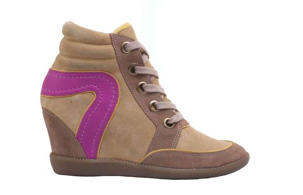 Este modelo de sneaker da C&A mescla bege com rosa. Os preços variam de R$ 209,00 à R$ 249,00. Mais informações em www.cea.com.br Foto: Divulgação