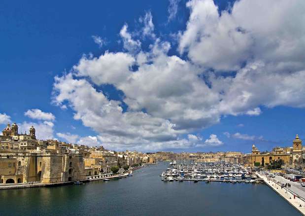Malta: situada entre a Itália e a África, no coração do Mediterrâneo, a ilha de Malta é um destino muito frequentado por turistas durante o verão europeu. Mas graças a seus mais de 300 dias de sol anuais, o arquipélago pode ser visitado também durante o resto do ano com um clima muito agradável Foto: Divulgação