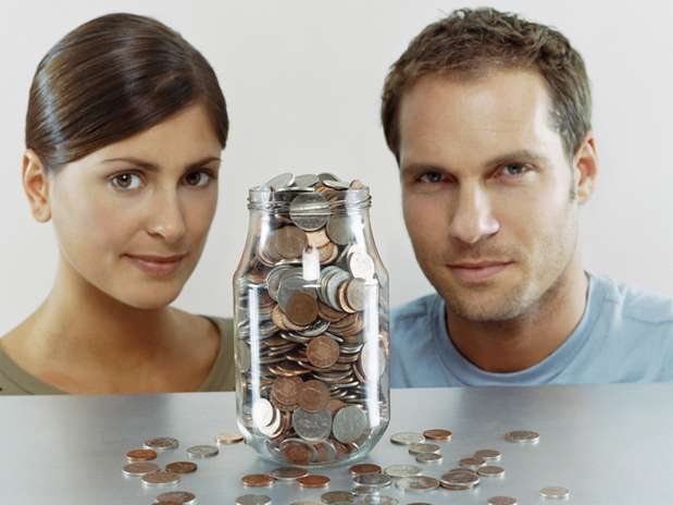 De acordo com pesquisa, uma em quatro mulheres tende a esconder compras de roupas e acessórios do parceiro Foto: Getty Images De acordo com pesquisa, uma em quatro mulheres tende a esconder compras de roupas e acessórios do parceiro Foto: Getty Images
