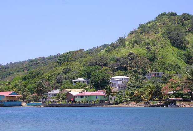 Roatán, Honduras: ao largo do litoral de Honduras, a ilha de Roatán tem belas praias caribenhas e pouco turismo em sua superfície de 125 km². Uma pequena população estrangeira, formada principalmente por americanos, vive na ilha e aproveita seus dias ensolarados e sua natureza para mergulhar em águas cristalinas e relaxar em areias brancas Foto: Roger Wallstadt