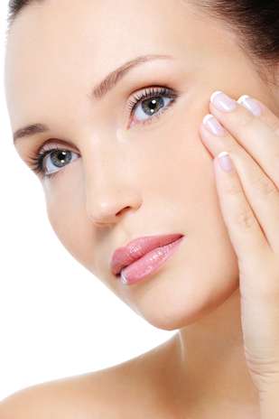 Tratamento promete diminuir rugas finas e clarear manchas na pele Foto: Divulgação