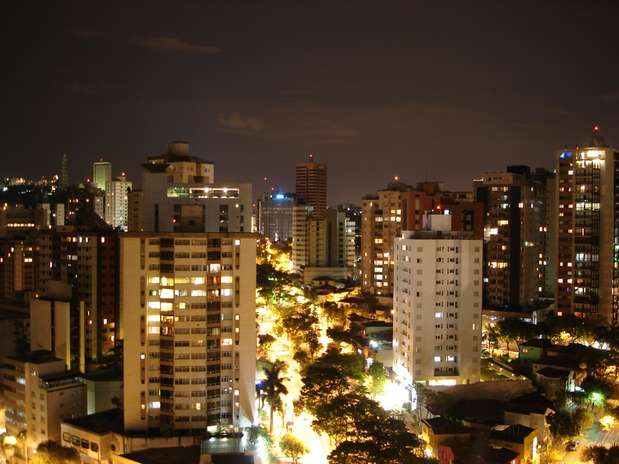 Belo Horizonte, BH - A capital mineira tem uma vida noturna vibrante, com a maior relação de bares por habitante do país. O centro da cidade reúne a tradicional zona boêmia, com bares e choperias. O bairro de Savassi, área nobre de Belo Horizonte, concentra bares, restaurantes e boates onde jovens descolados curtem a noite Foto: Allert Aalders
