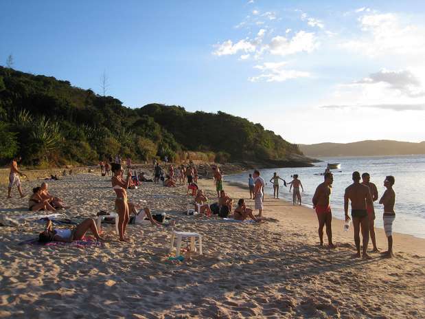 Búzios, RJ - Imortalizada pela preferência de Brigitte Bardot na década de 60, a cidade de Búzios é um dos destinos mais badalados do litoral fluminense. Durante o dia, os turistas curtem as mais de vinte praias de Búzios e à noite a curtição é na Rua das Pedras e em seus bares e baladas como a famosa Pachá Foto: Visit Brasil