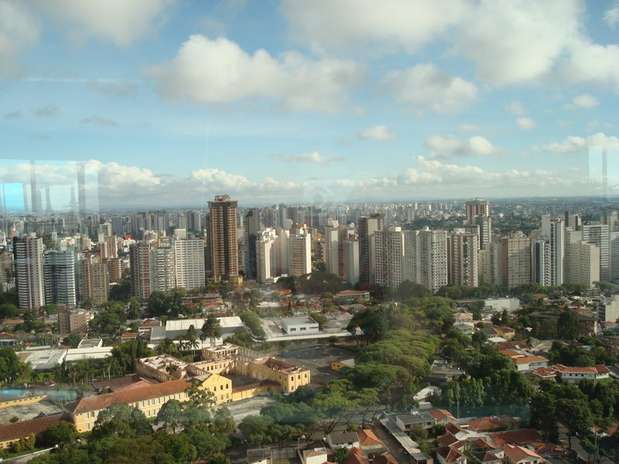 Curitiba, PR - Capital do Paraná, Curitiba é considerada como a cidade com melhor qualidade de vida em todo o Brasil. Além de segurança, áreas verdes e um bom transporte público, a cidade tem boas baladas e um ambiente jovem e divertido encontrado principalmente no bairro de Batel Foto: Visit Brasil