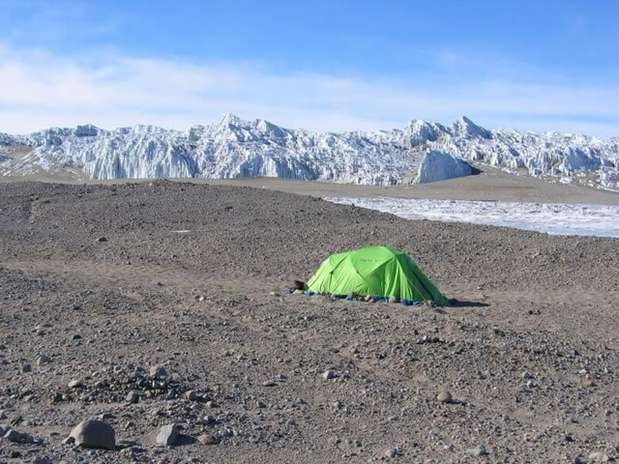 Dry Valleys, Antártica: esta região sem gelo da Antártica é considerada o local mais seco no planeta. Essa condição é gerada em parte pelo forte vento que evapora a água, gelo e neve da área Foto: Divulgação