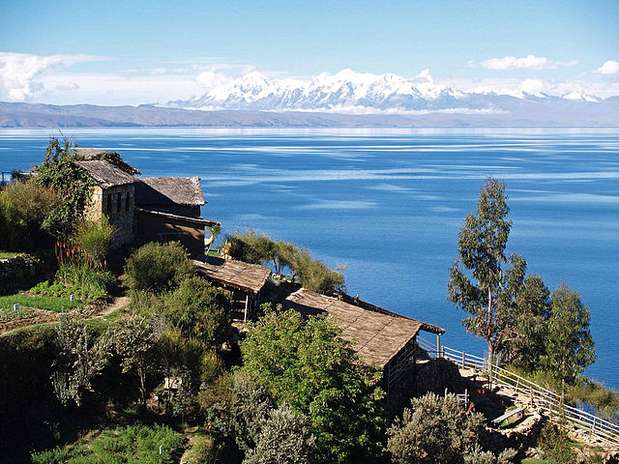 Titicaca, Bolívia/Peru: considerado o lago navegável mais alto do mundo, a 3.821 metros, Titicaca é popular entre os turistas e é conhecida por suas ilhas flutuantes. O local tinha um significado mitológico para os incas Foto: Divulgação
