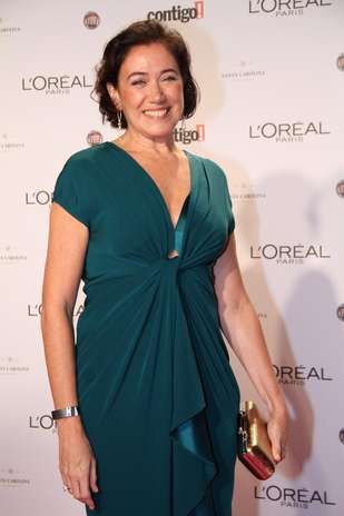 Lilia Cabral usa modelo de brincos delicados, que quase desaparecem no look Foto: AgNews