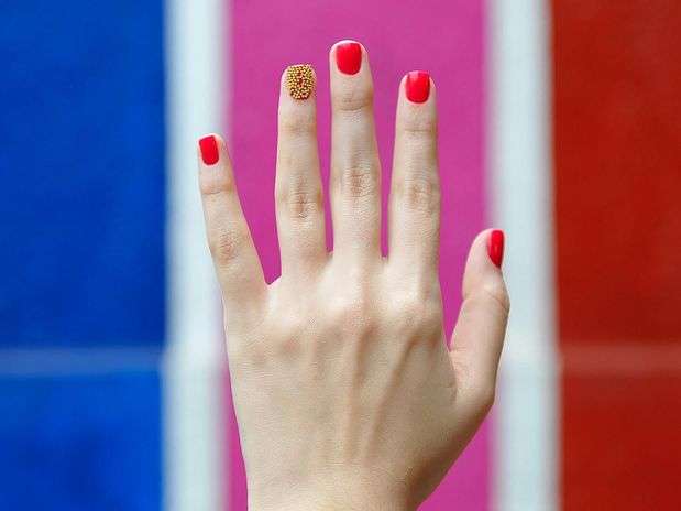 Caviar - É a unha repleta de bolinhas, que lembram o alimento caviar. O efeito é obtido com bolinhas de nail art Foto: Bruno Santos / Terra