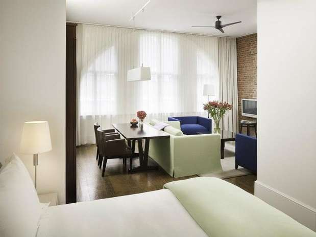 The Mercer: na esquina entre Mercer e Prince Street, um dos melhores endereços do Soho, em Manhattan, o hotel The Mercer é um hotel boutique recomendado por muitos nova-iorquinos. Frente à lanchonete Fanelli, instituição da cidade, o The Mercer tem quartos espaçosos e uma atmosfera elegante, discreta e muito aconchegante Foto: Divulgação