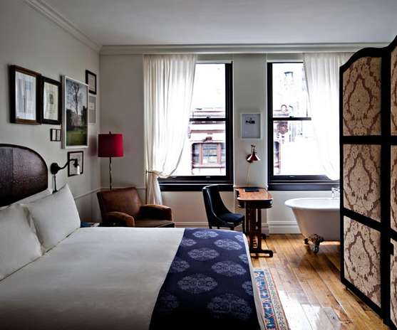 The NoMad: com seus 75 quartos no encontro entre os bairros Soho, Greenwich e Meatpacking District, o The NoMad é um hotel boutique com um estilo descolado à altura do melhor de Manhattan. Na cobertura do hotel, um restaurante cercado por um belo jardim serve pratos simples e deliciosos com vista para os arranha-céus de Nova York Foto: Divulgação