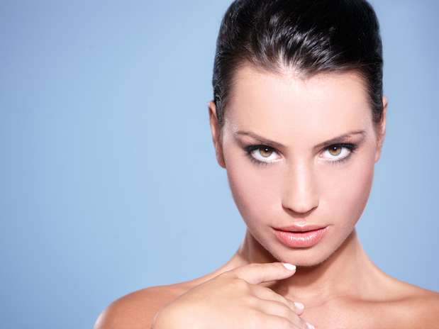 Mulheres que perderam peso drasticamente podem recorrer à ionização com vitamina C para diminuir flacidez facial Foto: Shutterstock Mulheres que perderam peso drasticamente podem recorrer à ionização com vitamina C para diminuir flacidez facial Foto: Shutterstock