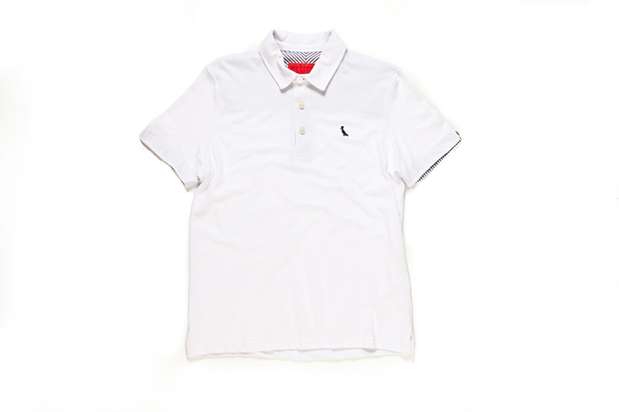 A linha é composta, inicialmente, por camisas, pólos e t-shirts. Sobre a proposta de ilustrar a campanha, Léo disse que está feliz. "Não está escrito em lugar nenhum que pessoas grandes gostam de usar roupas caretas e nem mesmo discretas. Nem está implícito que pessoas que não estão naquele padrão de beleza óbvio sejam pessoas largadas e que não tem autoestima ou vaidade", afirmou Foto: Divulgação