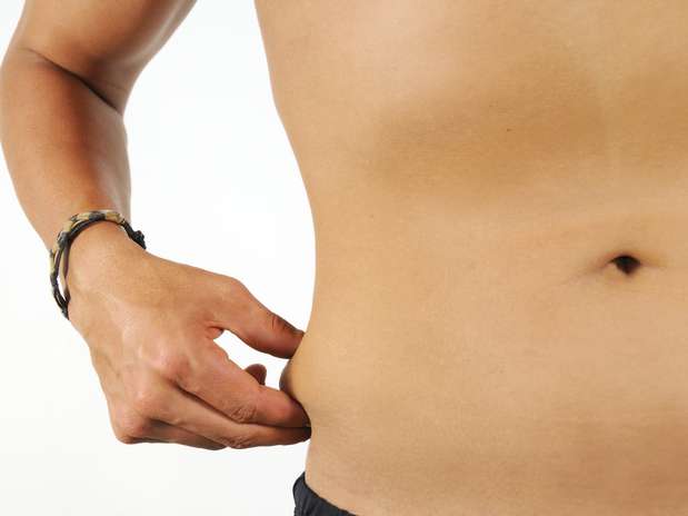 Existem homens para todos os gostos. Loiros, morenos, grisalhos, novinhos, engraçados, sarados, tímidos, nerds, alternativos e um tipo que divide a opinião das mulheres: os gordinhos. Há quem diga que eles são mais bem humorados e veem vantagem em trocar uma rodada de cerveja por um treino na academia. Por outro lado, há quem veja os quilinhos a mais como uma barreira para o relacionamento. Pensando nisso, o Terra conversou com algumas mulheres e perguntou o que elas acham dos homens mais cheinhos Foto: Getty Images Existem homens para todos os gostos. Loiros, morenos, grisalhos, novinhos, engraçados, sarados, tímidos, nerds, alternativos e um tipo que divide a opinião das mulheres: os gordinhos. Há quem diga que eles são mais bem humorados e veem vantagem em trocar uma rodada de cerveja por um treino na academia. Por outro lado, há quem veja os quilinhos a mais como uma barreira para o relacionamento. Pensando nisso, o Terra conversou com algumas mulheres e perguntou o que elas acham dos homens mais cheinhos Foto: Getty Images