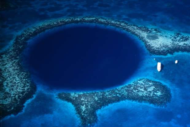 4. Barreira de Corais do Belize, Belize: segunda maior formação coralina do planeta, somente após a Grande Barreira de Corais da Austrália, a Barreira de Corais do Belize tem 300 km de extensão com uma impressionante biodiversidade. O explorador Jacques Cousteau foi um dos pioneiros ao mostrar, em 1971, esta maravilha natural, um paraíso para mergulhadores, com cavernas submarinas, incontáveis peixes e animais, além de sua grande variedade de corais coloridos Foto: Turismo Belize