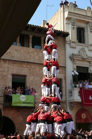 6. Torres Humanas, Espanha: a região da Catalunha, no nordeste da Espanha, segue um tradicional ritual do século XVIII, com símbolos da cultura local. As torres humanas, que pontuam diferentes festivais catalães, são um impressionante esforço coletivo, onde dezenas de pessoas se juntam para formar uma base, enquanto outras formam uma torre. No lugar mais alto da torre, sobe uma criança para delírio da multidão Foto: Joan Grífols