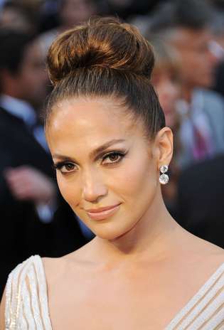 Valorizar os olhos, como Jennifer Lopez, ressalta a beleza da noiva Foto: Getty Images